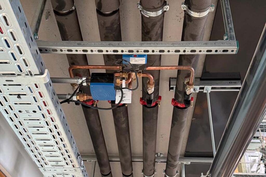 Smart HVAC control with 6-port flow control valves