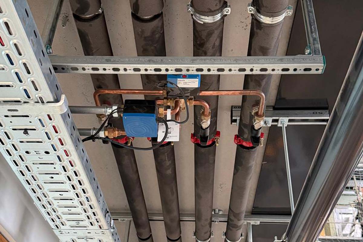 Smart HVAC control with 6-port flow control valves